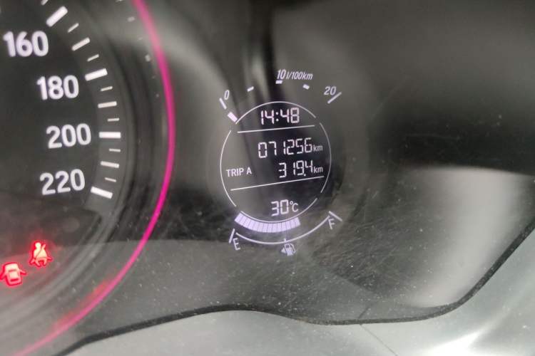 Used Honda Vezel 2020 1.5L CVT Elite Edition Odometer Close Up