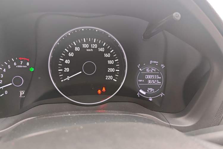 Used Honda Vezel 2020 1.5L CVT Pioneer Edition Odometer Close Up