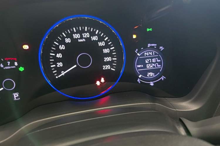 Used Honda Vezel 2020 1.5L CVT Elite Edition Odometer Close Up