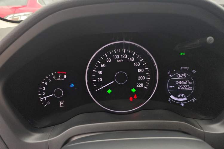 Used Honda Vezel 2020 1.5L CVT Pioneer Edition Odometer Close Up