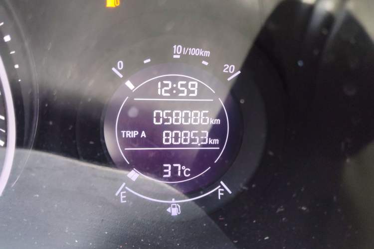 Used Honda Vezel 2020 1.5L CVT Pioneer Edition Odometer Close Up