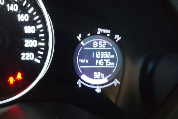 Used Honda Vezel 2020 1.5L CVT Pioneer Edition Odometer Close Up