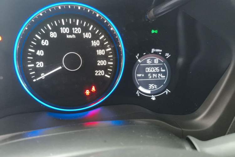 Used Honda Vezel 2020 1.5L CVT Pioneer Edition Odometer Close Up