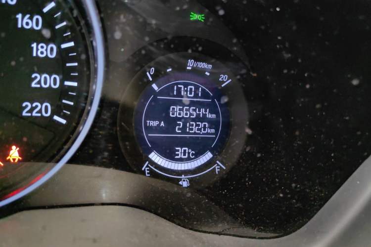 Used Honda Vezel 2020 220 TURBO CVT Luxury Edition Odometer Close Up