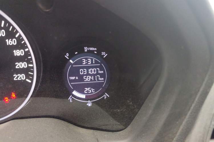 Used Honda Vezel 2020 1.5L CVT Pioneer Edition Odometer Close Up