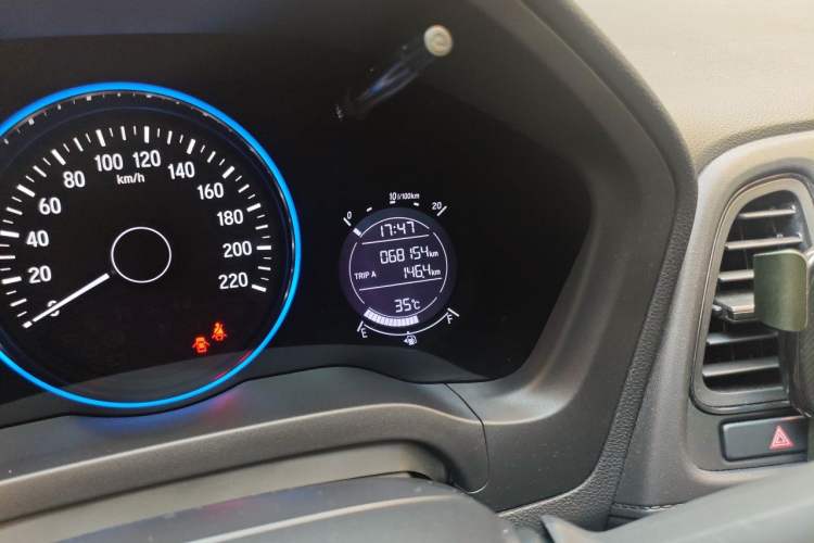 Used Honda Vezel 2020 1.5L CVT Pioneer Edition Odometer Close Up