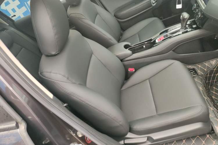 Used Honda Vezel 2020 1.5L CVT Elite Edition Right Front Seat