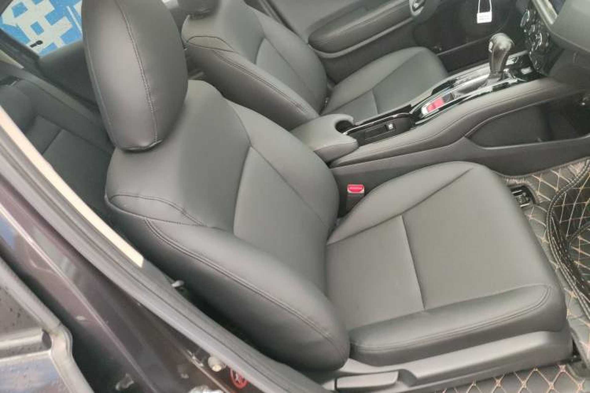 Used Honda Vezel 2020 1.5L CVT Elite Edition Right Front Seat