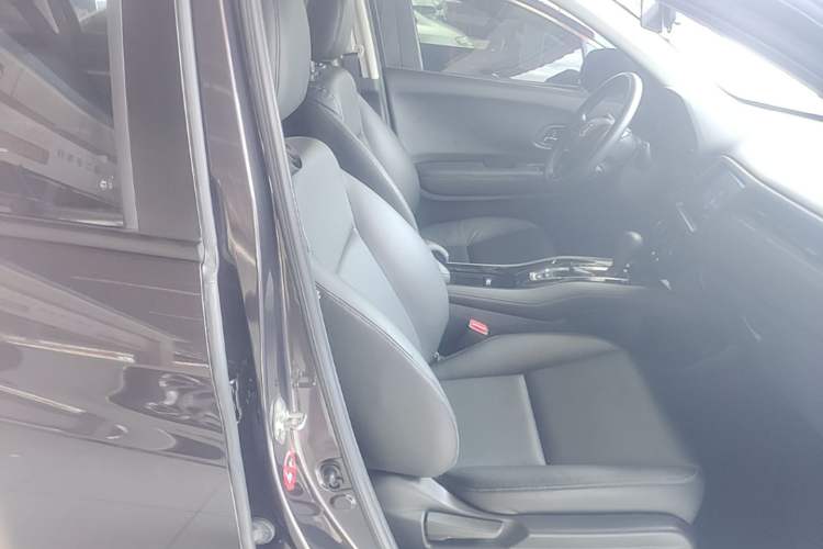 Used Honda Vezel 2020 1.5L CVT Pioneer Edition Right Front Seat