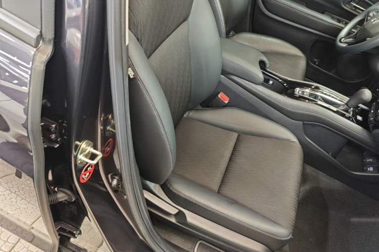 Used Honda Vezel 2020 1.5L CVT Luxury Edition Right Front Seat