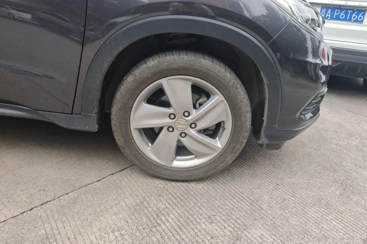 Used Honda Vezel 2020 220 TURBO CVT Elite Edition Right Front Wheel Hub