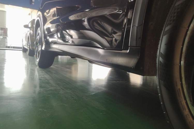 Used Honda Vezel 2020 1.5L CVT Pioneer Edition Right Side Sill