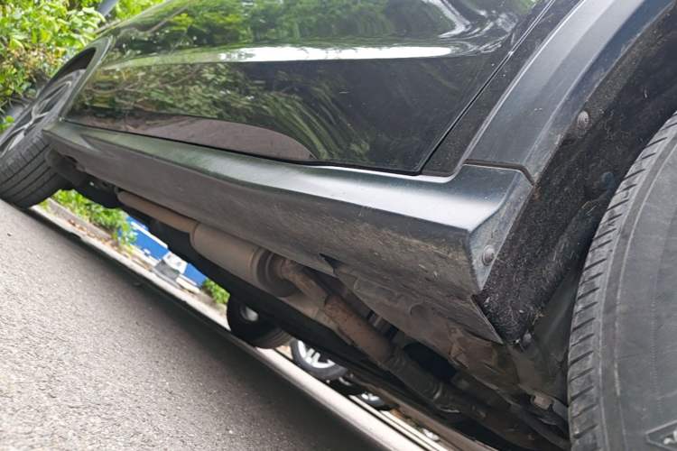 Used Honda Vezel 2020 1.5L CVT Pioneer Edition Right Side Sill