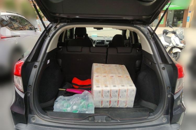 Used Honda Vezel 2020 1.5L CVT Elite Edition Trunk