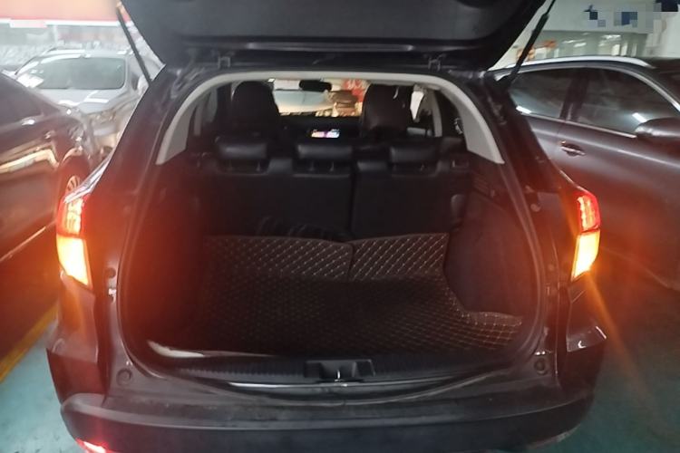 Used Honda Vezel 2020 1.5L CVT Elite Edition Trunk