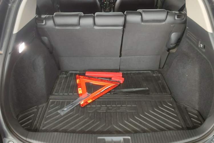 Used Honda Vezel 2020 1.5L CVT Pioneer Edition Trunk