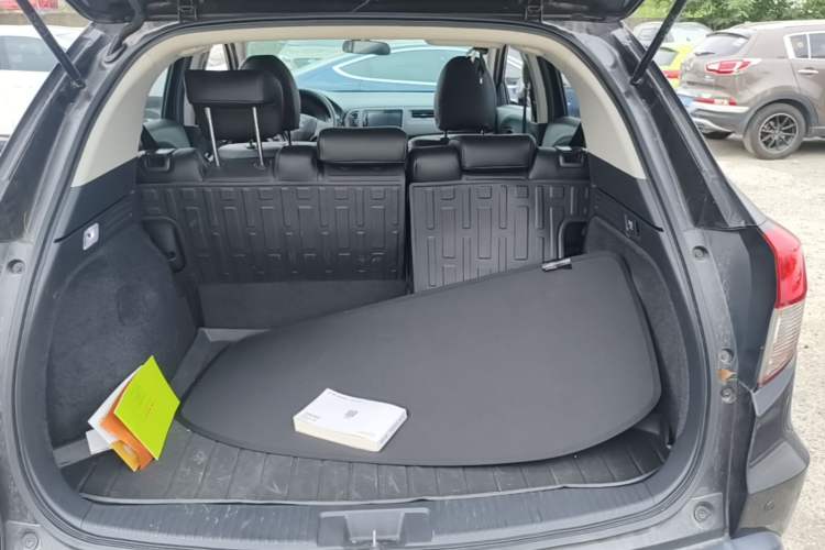 Used Honda Vezel 2020 220 TURBO CVT Elite Edition Trunk