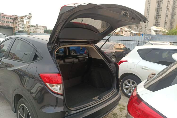 Used Honda Vezel 2020 1.5L CVT Pioneer Edition Trunk
