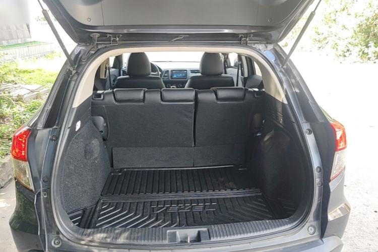 Used Honda Vezel 2020 1.5L CVT Pioneer Edition Trunk