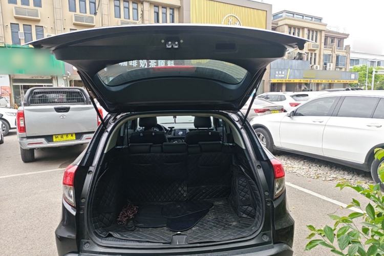 Used Honda Vezel 2020 1.5L CVT Pioneer Edition Trunk