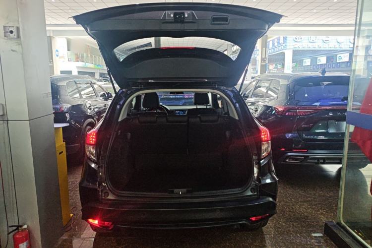 Used Honda Vezel 2020 1.5L CVT Pioneer Edition Trunk