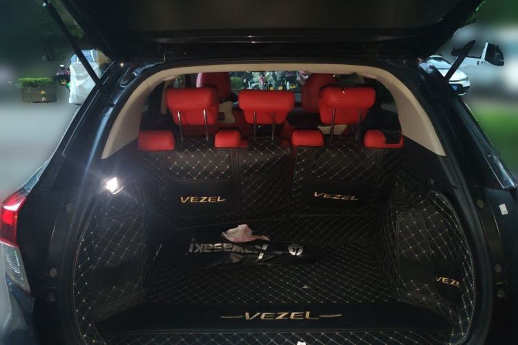 Used Honda Vezel 2020 1.5L CVT Luxury Edition Trunk