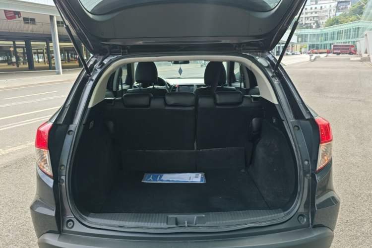 Used Honda Vezel 2020 1.5L CVT Elite Edition Trunk