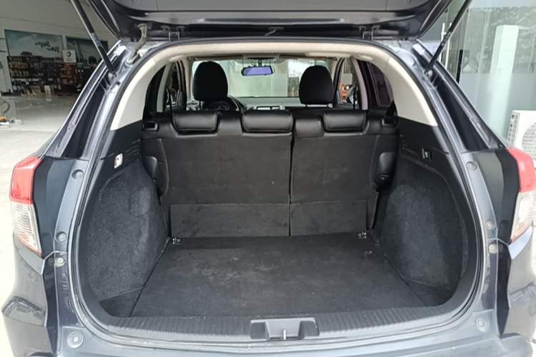 Used Honda Vezel 2020 1.5L CVT Elite Edition Trunk