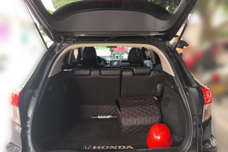 Used Honda Vezel 2020 1.5L CVT Pioneer Edition Trunk