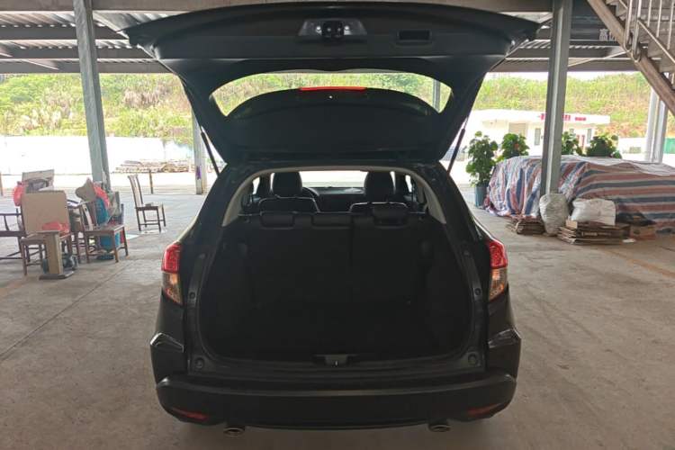 Used Honda Vezel 2020 220 TURBO CVT Elite Edition Trunk