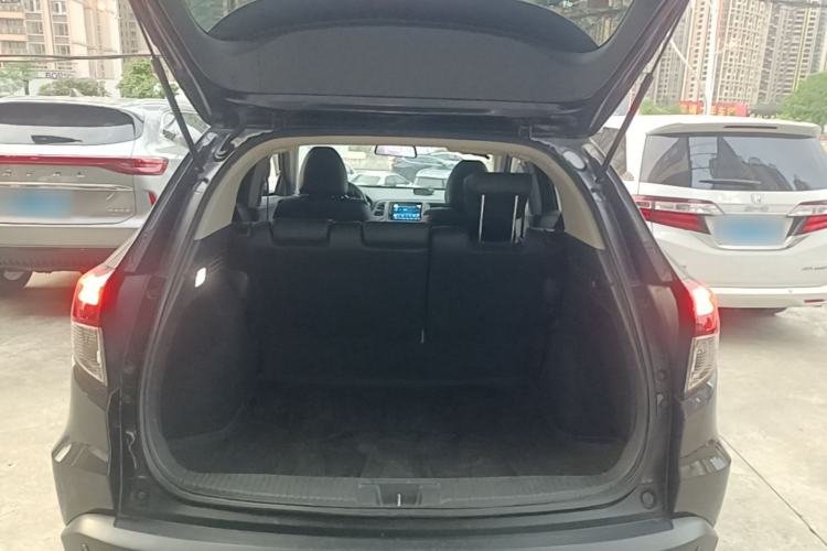 Used Honda Vezel 2020 1.5L CVT Luxury Edition Trunk