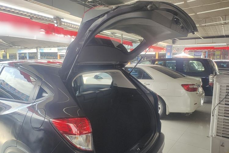 Used Honda Vezel 2020 1.5L CVT Pioneer Edition Trunk