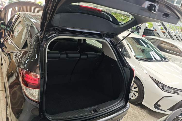 Used Honda Vezel 2020 1.5L CVT Luxury Edition Trunk