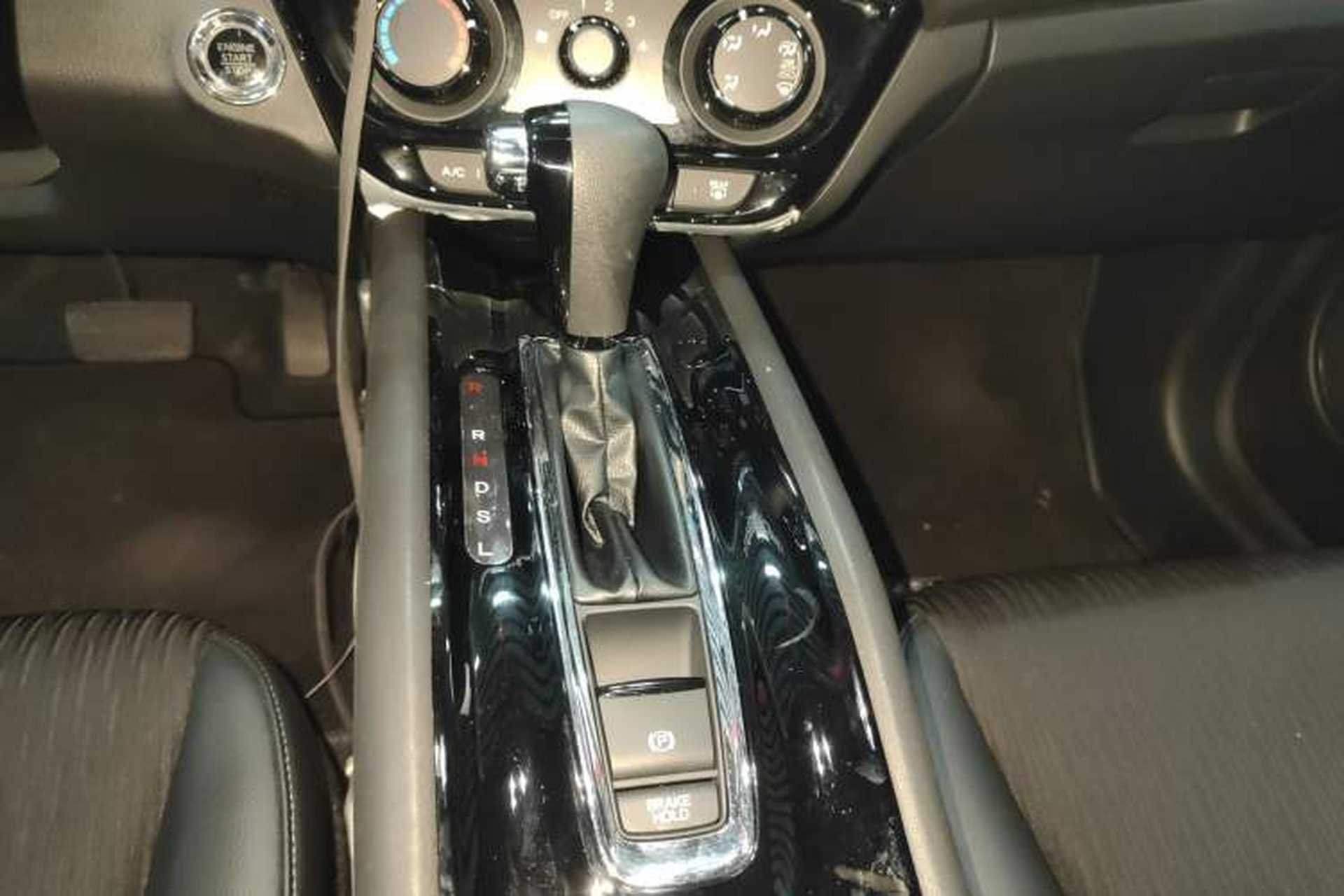 Used Honda Vezel 2020 1.5L CVT Luxury Edition Gear Lever