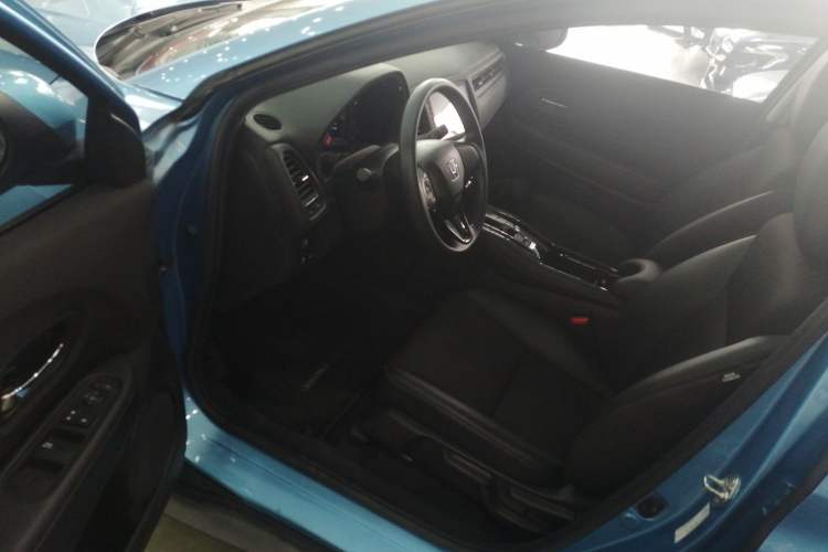 Used Honda Vezel 2020 1.5L CVT Pioneer Edition Interior 3