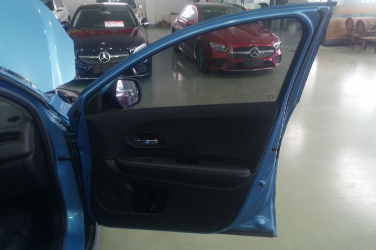 Used Honda Vezel 2020 1.5L CVT Pioneer Edition Interior 5