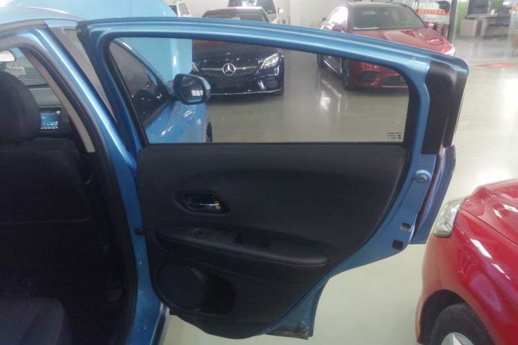 Used Honda Vezel 2020 1.5L CVT Pioneer Edition Interior 6