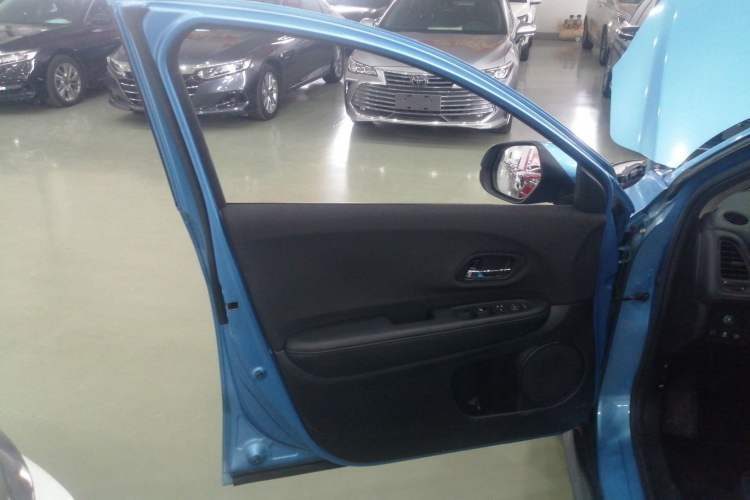 Used Honda Vezel 2020 1.5L CVT Pioneer Edition Interior 7