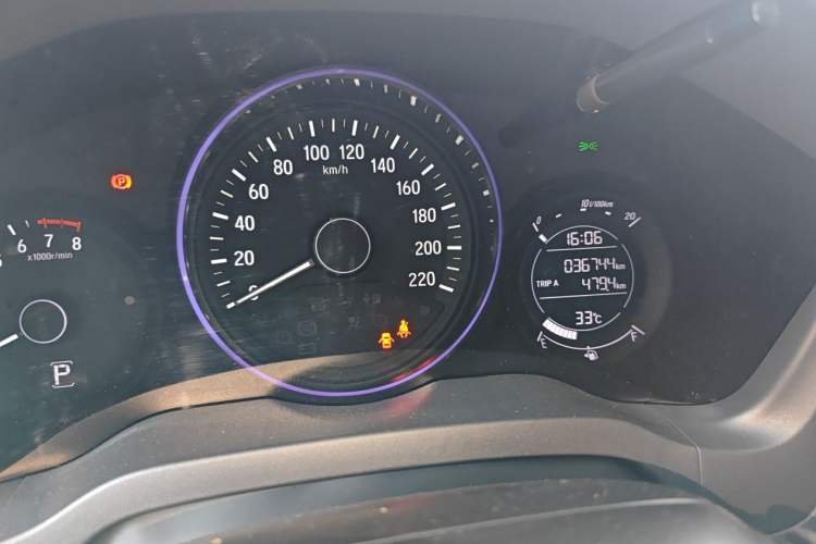 Used Honda Vezel 2020 1.5L CVT Pioneer Edition Odometer Close Up