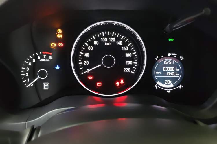 Used Honda Vezel 2020 1.5L CVT Pioneer Edition Odometer Close Up