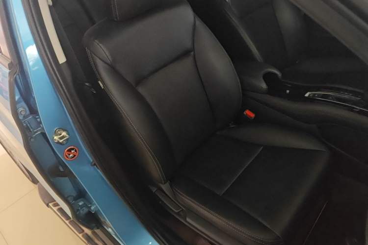 Used Honda Vezel 2020 1.5L CVT Elite Edition Right Front Seat