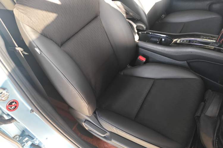 Used Honda Vezel 2020 1.5L CVT Pioneer Edition Right Front Seat