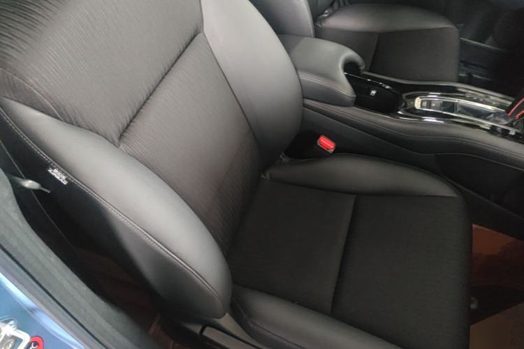 Used Honda Vezel 2020 1.5L CVT Pioneer Edition Right Front Seat
