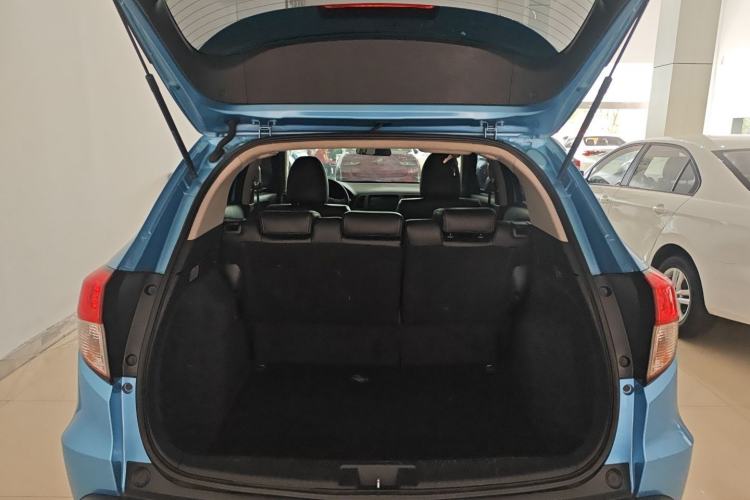 Used Honda Vezel 2020 1.5L CVT Elite Edition Trunk