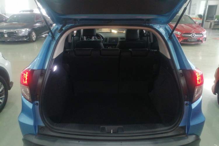 Used Honda Vezel 2020 1.5L CVT Pioneer Edition Trunk