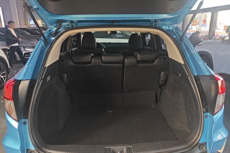 Used Honda Vezel 2020 1.5L CVT Elite Edition Trunk