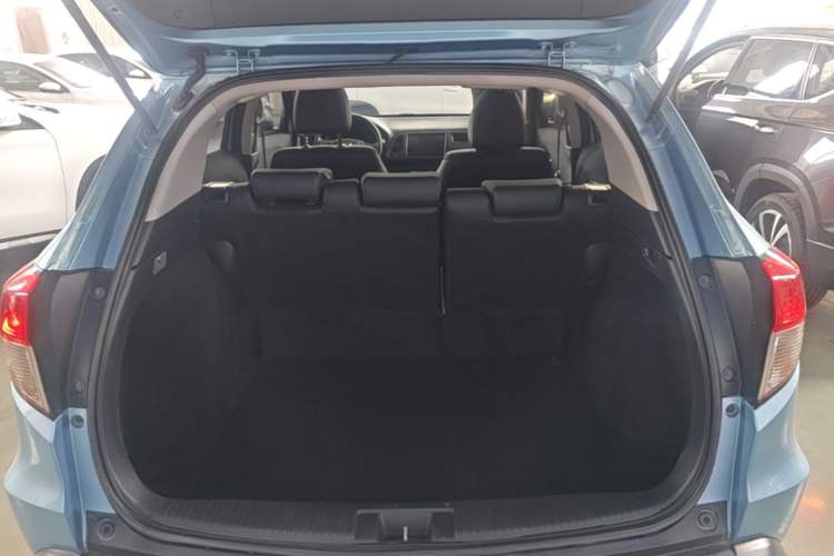 Used Honda Vezel 2020 1.5L CVT Pioneer Edition Trunk