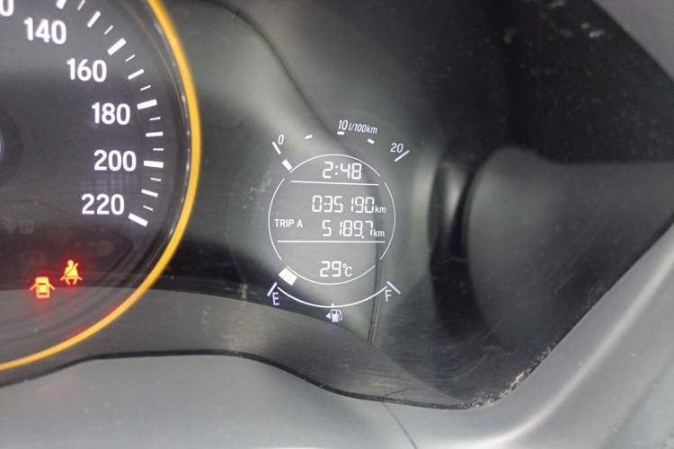 Used Honda Vezel 2020 1.5L CVT Elite Edition Odometer Close Up