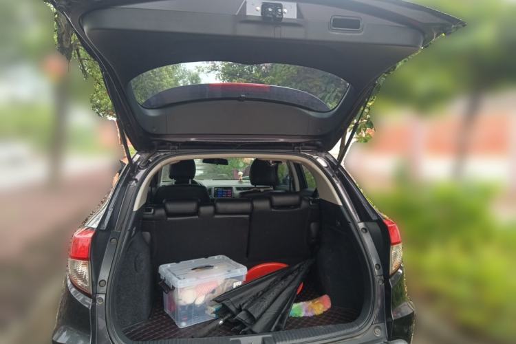 Used Honda Vezel 2020 1.5L CVT Elite Edition Trunk