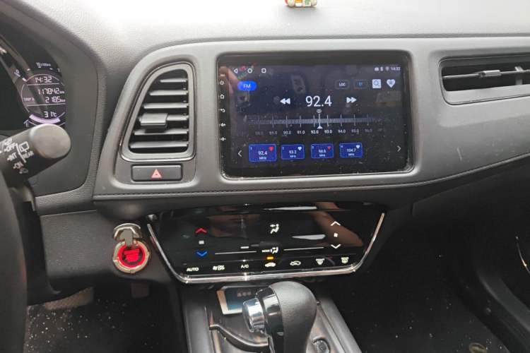 Used Honda Vezel 2020 220 TURBO CVT Luxury Edition Audio And AC Panel